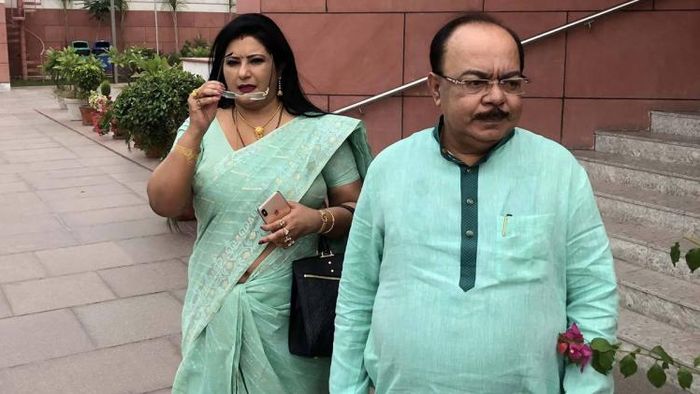 শোভন-বৈশাখীকে কলকাতার রাস্তায় রোড শো করিয়ে তৃণমূলকে বার্তা দিতে চায় গেরুয়া শিবির।