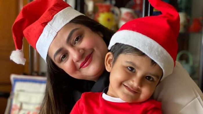 ছেলে আদিদেবের সঙ্গে সুদীপা (ছবি সৌজন্য: ফেসবুক)