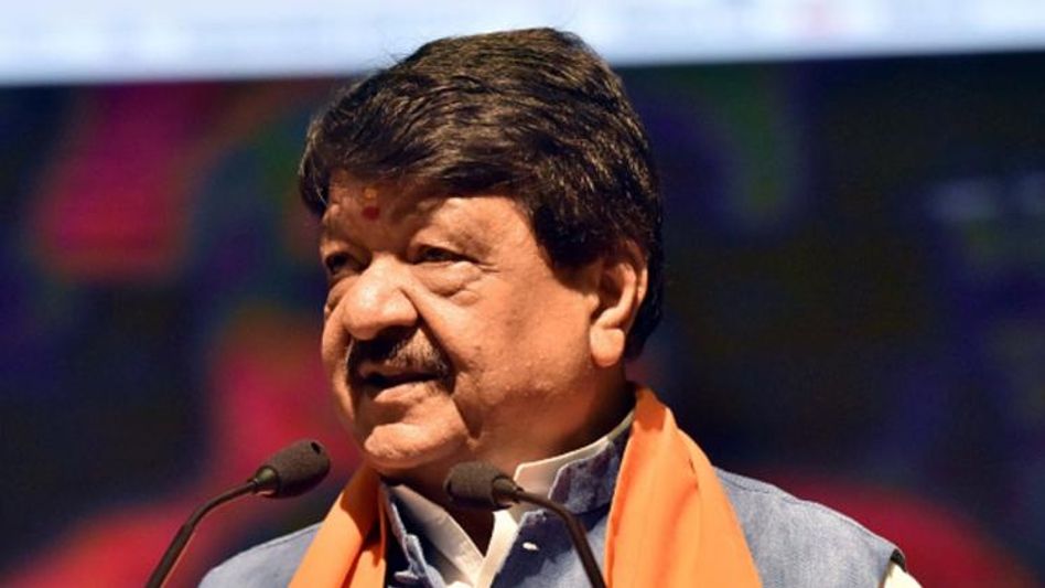 রাস্তায় আটকে করোনার ভ্য়াকসিন, তৃণমূলের মন্ত্রীকে কৈলাসের তোপ রাস্তায় আটকে করোনার ভ্য়াকসিন, তৃণমূলের মন্ত্রীকে কৈলাসের তোপ