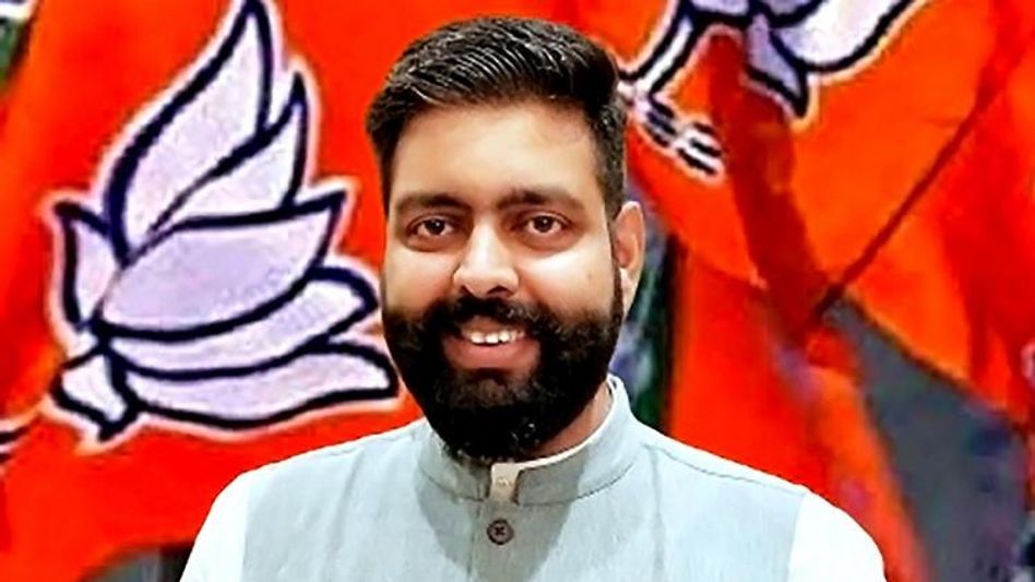 সুজিত বসুর গ্রেফতারিতে তোলপাড় রাজ্য রাজনীতি, এবার তরুণজ্যোতির নিশানায় কে? সুজিত বসুর গ্রেফতারিতে তোলপাড় রাজ্য রাজনীতি, এবার তরুণজ্যোতির নিশানায় কে?