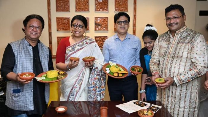 খাদ্য উৎসবের উদবোধনে হাজিত সঙ্গীত শিল্পী থেকে বিশিষ্টজনেরা