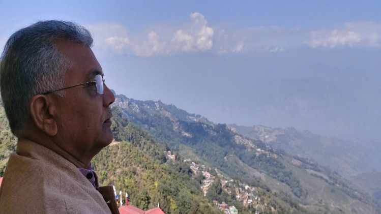 ফের দার্জিলিঙে দিলীপকে কালো পতাকা, এবার অভিযুক্ত বিমলপন্থীরা
