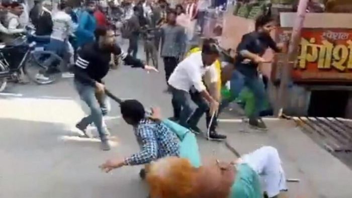 উত্তর প্রদেশের বাগপতে দুই দোকানদারের মধ্যে তুমুল গোলমাল