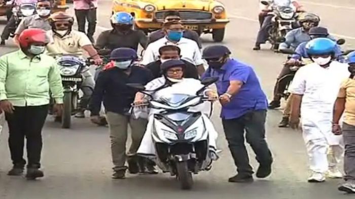 এক নজির বিহীন দৃশ্যের সাক্ষী হল মহানগরের রাজপথ