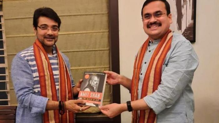 প্রসেনজিৎ চট্টোপাধ্যায় ও অনিবার্ণ গঙ্গোপাধ্যায়।ছবি-ট্যুইটার