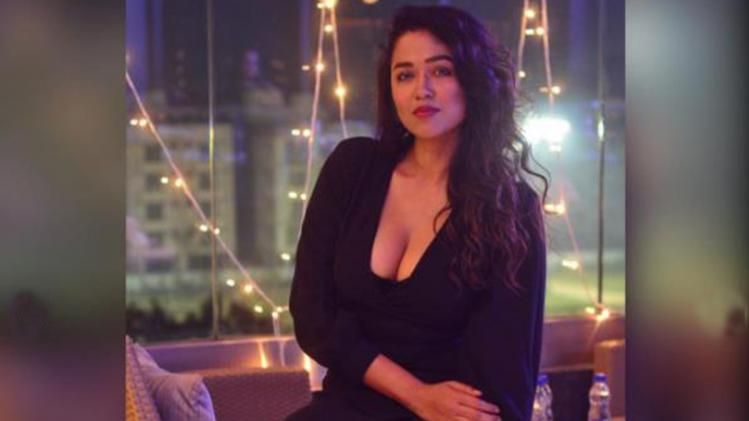 এই ছবি পোস্ট করেন সোহিনী