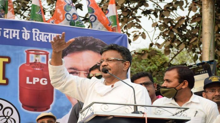 রাজ্যের পুর ও নগরোন্নয়ন মন্ত্রী ফিরহাদ হাকিম