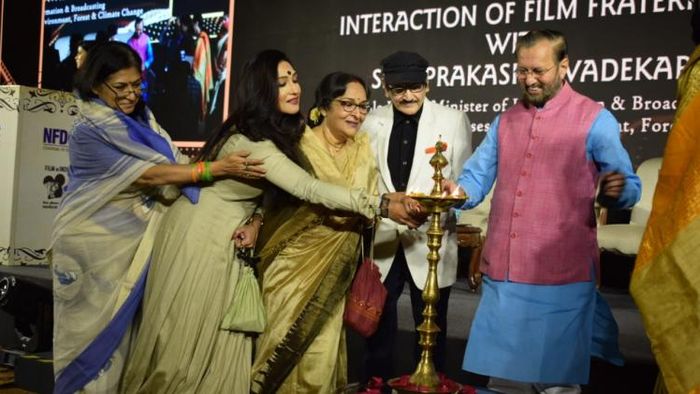 কেন্দ্রীয় মন্ত্রীর ডাকে হাজির টলি তারকারা