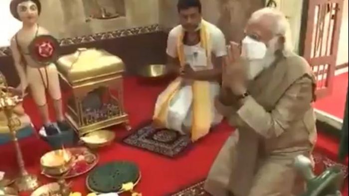 শ্রী শ্রী হরিচাঁদ ঠাকুরের জন্মস্থান পরিদর্শন ও পুজো দিলেন মোদী