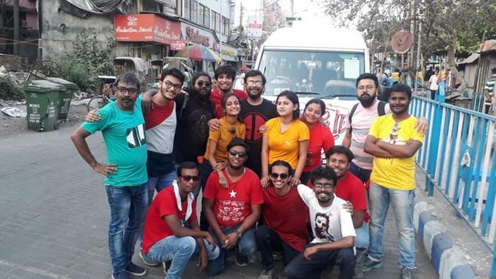 হাল্লা গাড়ি এবং তার সদস্যরা।