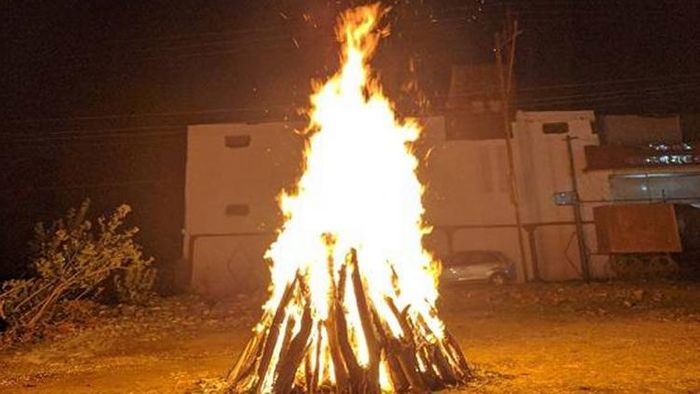 দোলের আগের দিন পালন করা হয় ন্যাড়া পোড়া