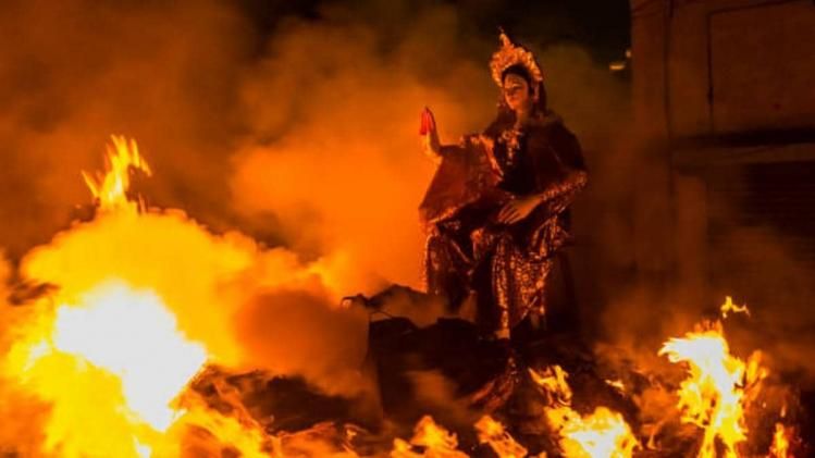 এই কাজগুলি ভুলেও হোলিকা দহনের সময়ে করবেন না!