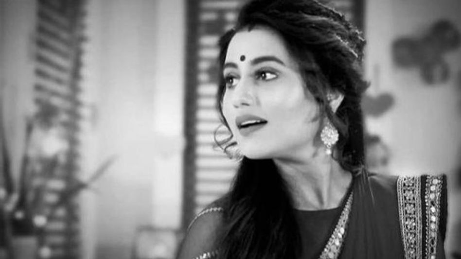 শুটিং চলাকালীন চোট স্বস্তিকার! যন্ত্রণাতেই শেষ করলেন কাজ শুটিং চলাকালীন চোট স্বস্তিকার! যন্ত্রণাতেই শেষ করলেন কাজ