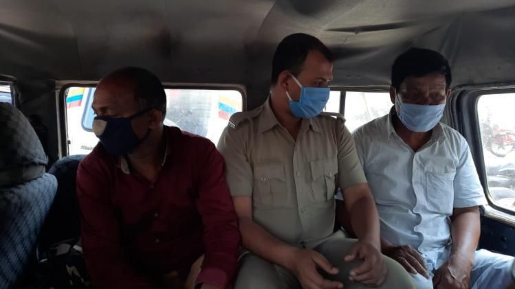 ধৃতদের নিয়ে যাওয়া হচ্ছে আদালতে