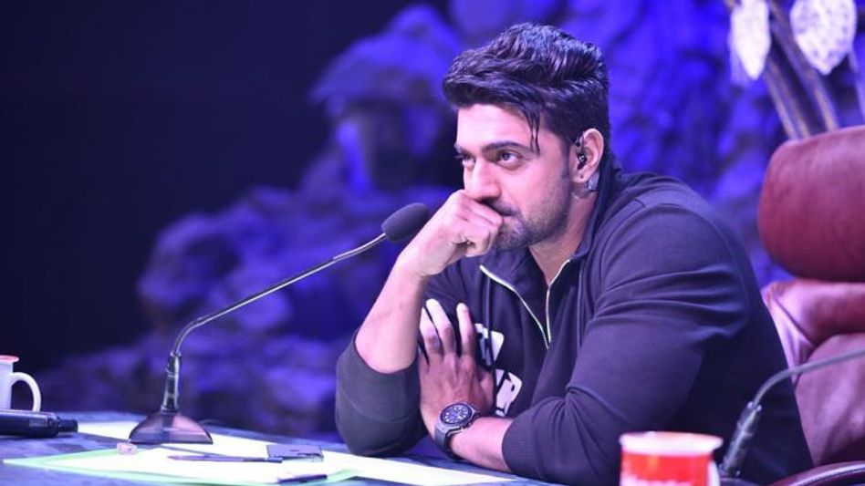 রাজনীতিকরাই নিয়ম ভাঙতে-গড়তে পারেন: দেব রাজনীতিকরাই নিয়ম ভাঙতে-গড়তে পারেন: দেব