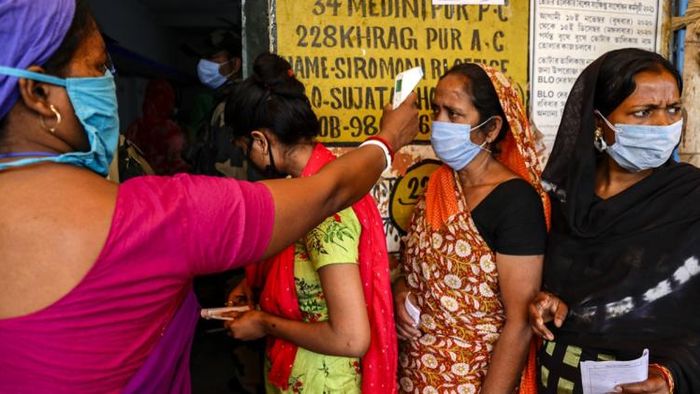 এবারের নির্বাচনে করোনা আক্রান্তদের জন্য রয়েছে ভোটদানের ব্যবস্থা