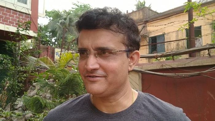 আইপিএলের উদ্ধোধনী ম্যাচের জন্য চেন্নাই উড়ে যাওয়ার আগে একান্ত সাক্ষাৎকারের মাঝে সৌরভ গঙ্গোপাধ্যায়।