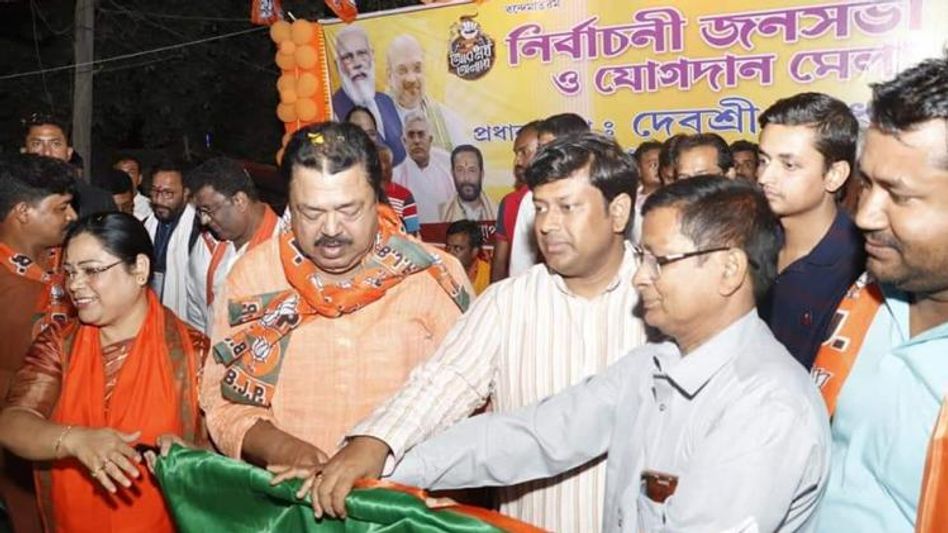 জোর ধাক্কা উত্তর দিনাজপুর TMC-র! অমল গেলেন BJP-তে জোর ধাক্কা উত্তর দিনাজপুর TMC-র! অমল গেলেন BJP-তে
