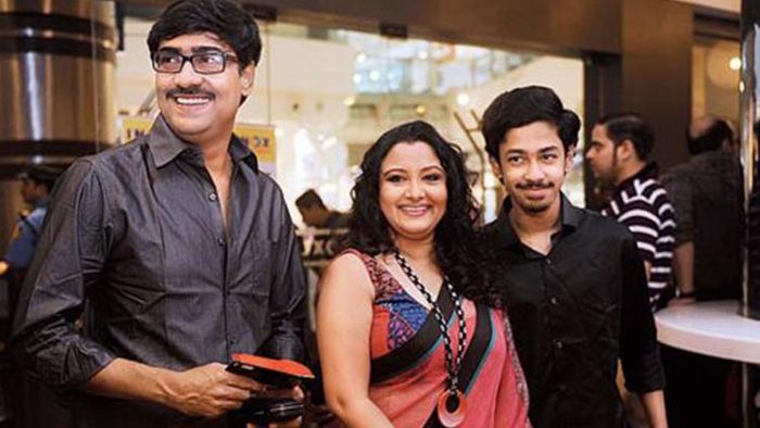 কৌশিক, রেশমি এবং ঋদ্ধি