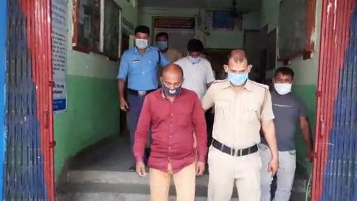 পুলিশের জালে পাচারকারী