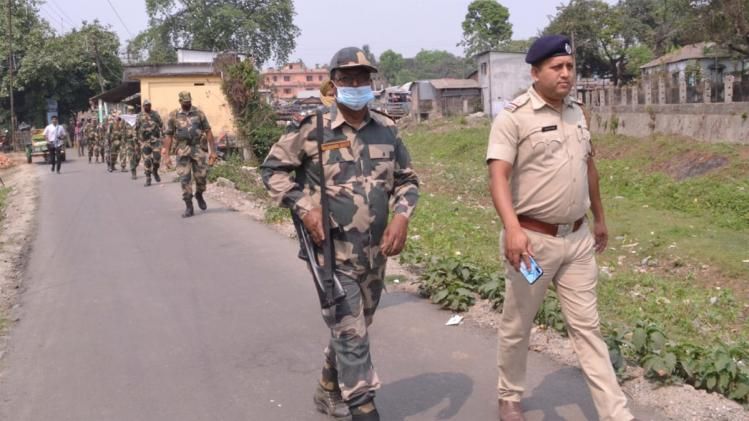 কেন্দ্রীয় বাহিনীর টহল