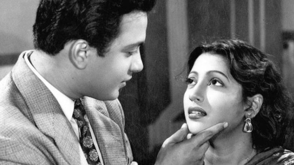 সুচিত্রার স্বামী দিবানাথের আক্রমণের মুখে পড়তে হয় উত্তম-কে - when suchitra sen's husband Dibanath physically attacked Uttam Kumar in a party - Aaj Tak Bangla