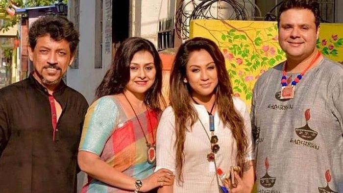 প্রদর্শনীতে চান্দ্রেয়ী, সুজয়প্রসাদ এবং দেবযানী