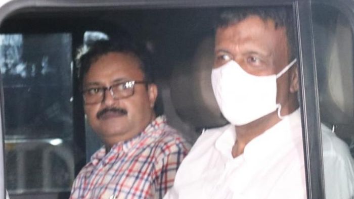 প্রেসিডেন্সি জেল থেকে বাড়ি ফিরলেন ফিরহাদ