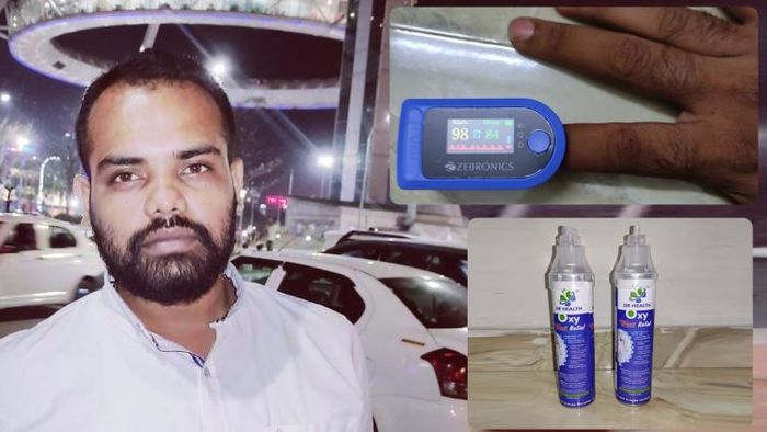 জাহির হোসেন মণ্ডল (বাঁদিকে), তাঁর তৈরি চিকিৎসাকেন্দ্রে থাকা বিভিন্ন সামগ্রী