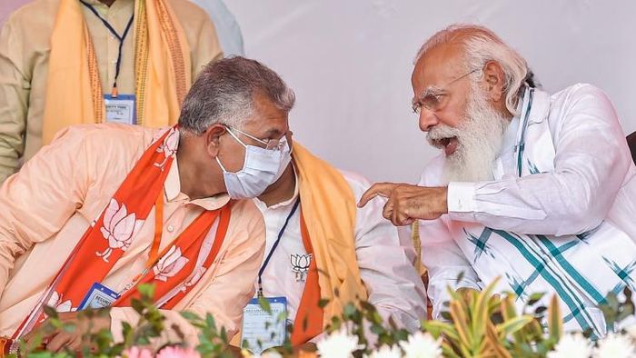 প্রধানমন্ত্রী নরেন্দ্র মোদী ও দিলীপ ঘোষ (ফাইল ফোটো)