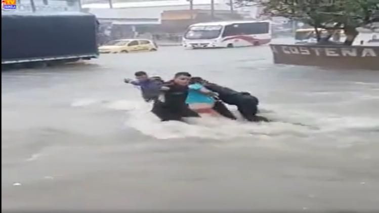 ফ্যাক্ট চেক- জলে গাড়ি ভেসে যাওয়ার ভাইরাল ভিডিওটি কি ইয়াস ঘূর্ণিঝড়ের ?