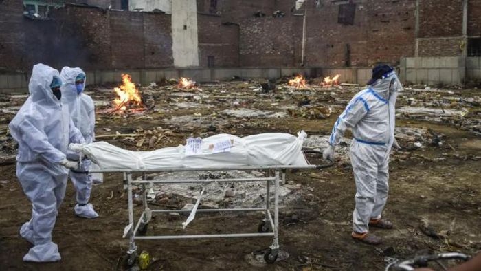 মৃতদেহে কতক্ষণ পর্যন্ত সক্রিয় থাকে করোনাভাইরাস? জানালেন AIIMS চিকিৎসকরা। ছবি: পিটিআই।