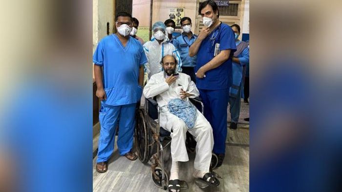 করোনাকে জয় করলেন কবি জয় গোস্বামী
