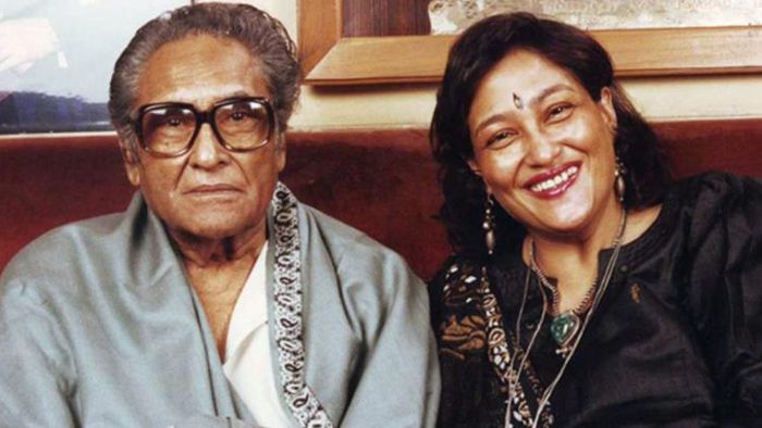 বাবা অশোক কুমারের সঙ্গে প্রীতি