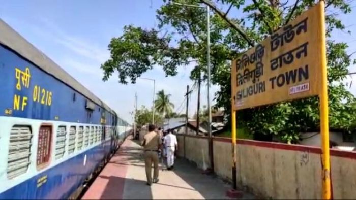 শিলিগুড়ি টাউন স্টেশনে আইসোলেশন কোচের প্রস্তুতি চলছে