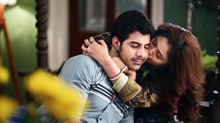 মিউজিক ভিডিওতে ঋতাভরী এবং পাভেল গুলাটি