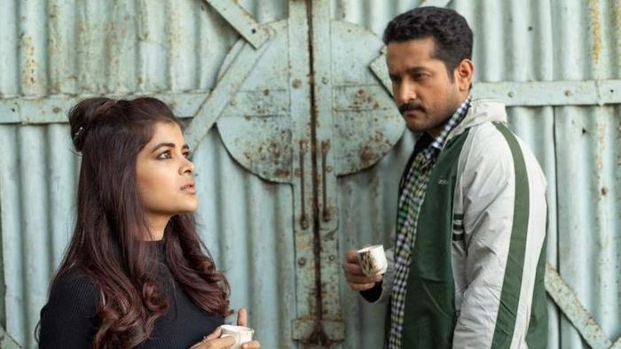 'ট্যাংরা ব্লুজ' ছবির দৃশ্যে পরমব্রত ও মধুমিতা