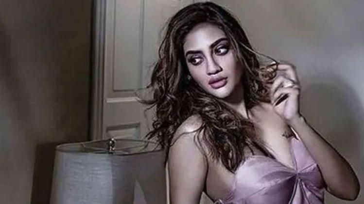'পোশাক দেখো, কিন্তু নজরে থাক নারী', কাকে বললেন নুসরত?