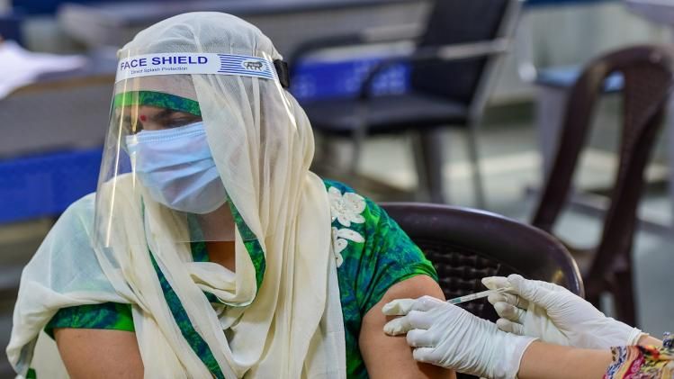 প্রথম ডোজে এক COVID ভ্যাকসিন, দ্বিতীয় ডোজে অন্য! নিরাপদ?