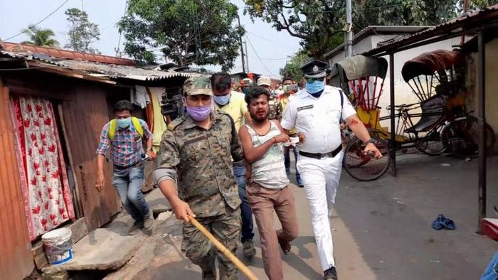 শিলিগুড়িতে পুলিশি ধরপাকড়ে আটক যুবক