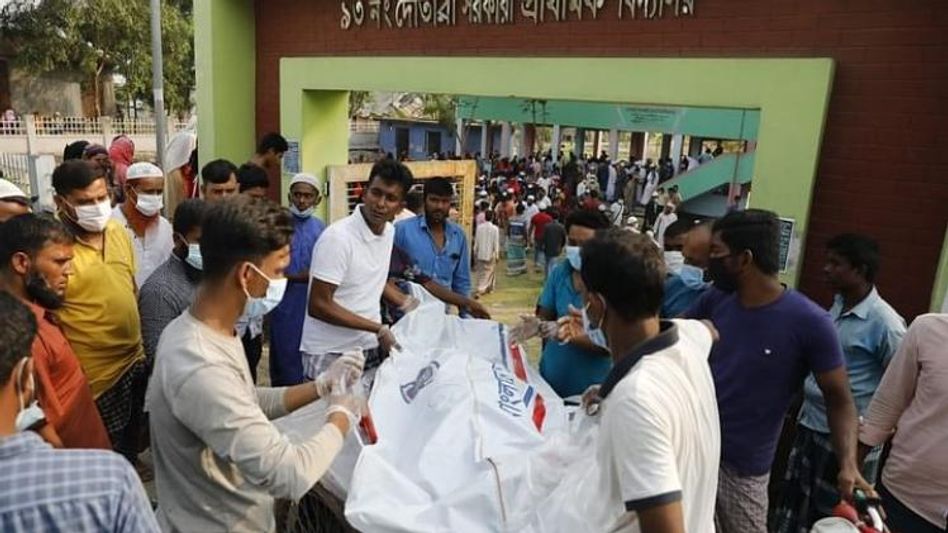 বাংলাদেশে নৌকা দুর্ঘটনায় মৃত ২৭, এখনও নিখোঁজ অনেকে  বাংলাদেশে নৌকা দুর্ঘটনায় মৃত ২৭, এখনও নিখোঁজ অনেকে