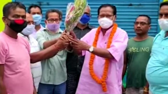 খগেশ্বর রায়কে সংবর্ধনা এলাকাবাসীর