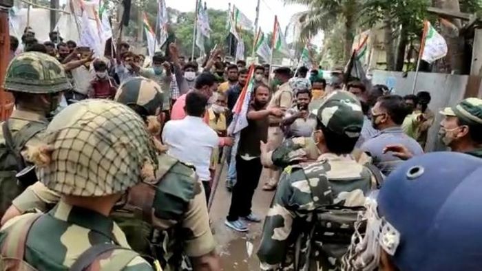 ঘেরাও সাংসদ রাজু বিস্তা ও তিন বিজেপি বিধায়ক