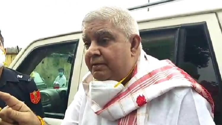 শীতলকুচি যাওয়ার পথে রাজ্যপালকে কালো পতাকা, গো ব্যাক