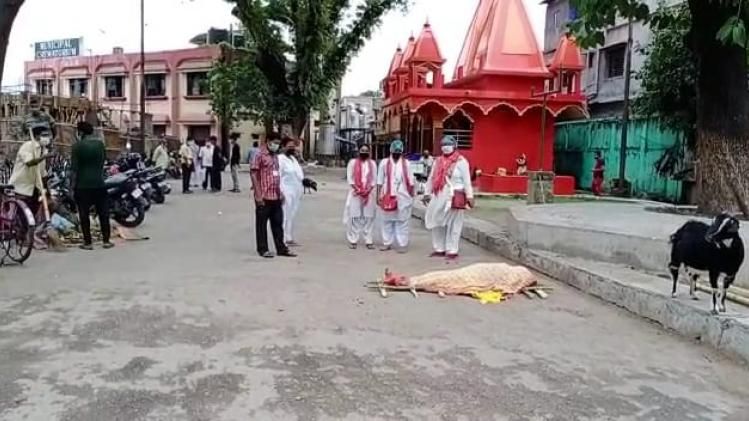 কিরণচন্দ্র শ্মশানে পরিবার পরিত্যক্ত লাশ