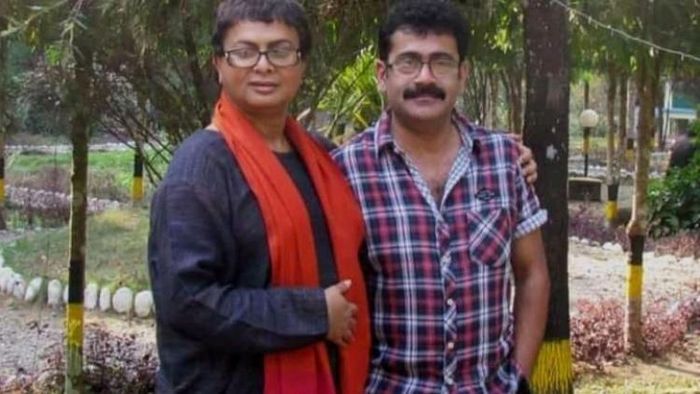 দীপজ্যোতিবাবুর সঙ্গে একটি শুটিংয়ে ঋতুপর্ণ ঘোষ। পুরনো ছবি