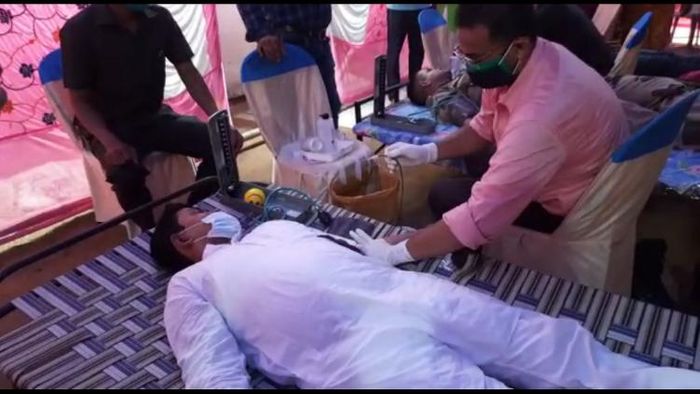 বিয়েবাড়িতে রক্তদান শিবির