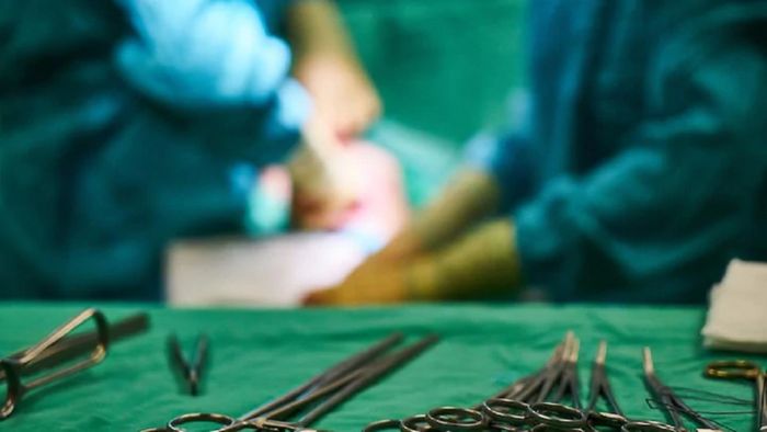 করোনা সংক্রমণের ঝুঁকি নিয়েই আশঙ্কাজনক রোগীর অস্ত্রোপচার হল সাগর দত্ত হাসপাতালে (প্রতীকী ছবি)