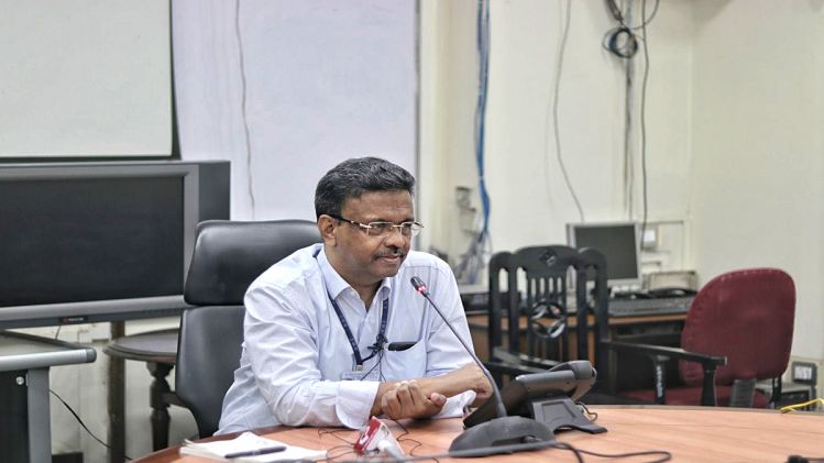 গঙ্গাবক্ষে বাতানুকূল নৌকা! শালিমার শিপইয়ার্ড ঘুরে জানালেন ফিরহাদ