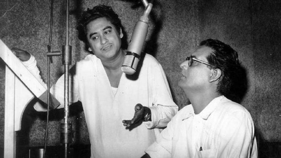 'জুনিয়র পঙ্কজ' থেকে গানের জগতে ঋতু হয়ে উঠলেন হেমন্ত 'জুনিয়র পঙ্কজ' থেকে গানের জগতে ঋতু হয়ে উঠলেন হেমন্ত